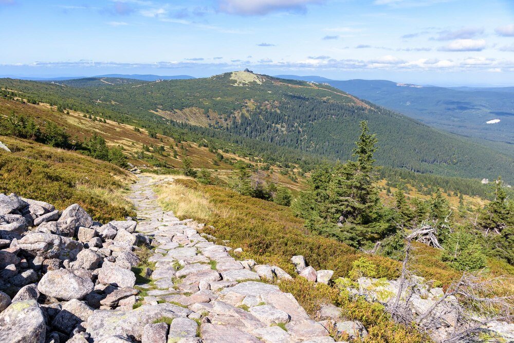 Czy wejście na Śnieżkę jest trudne – trasy, warunki i porady